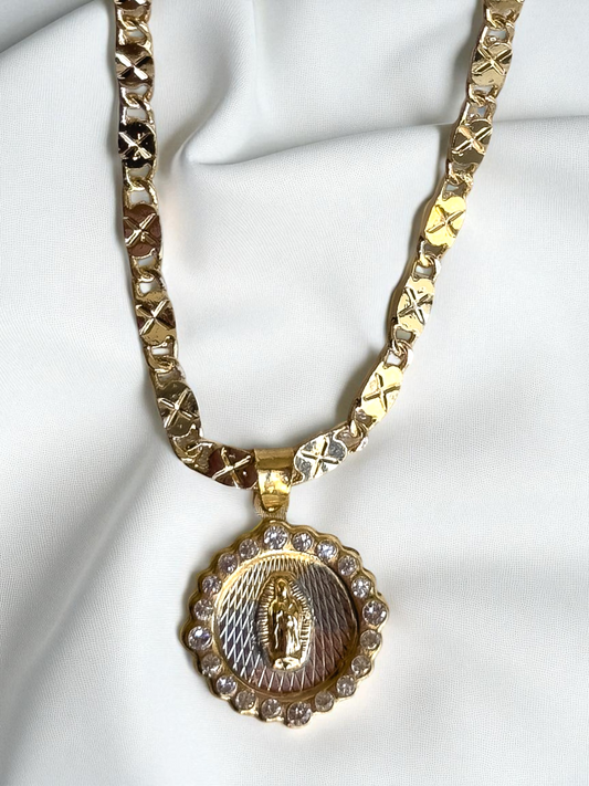 Collar con Virgencita Circular Mediana