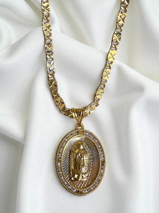 Collar con Virgencita Ovalada Jumbo