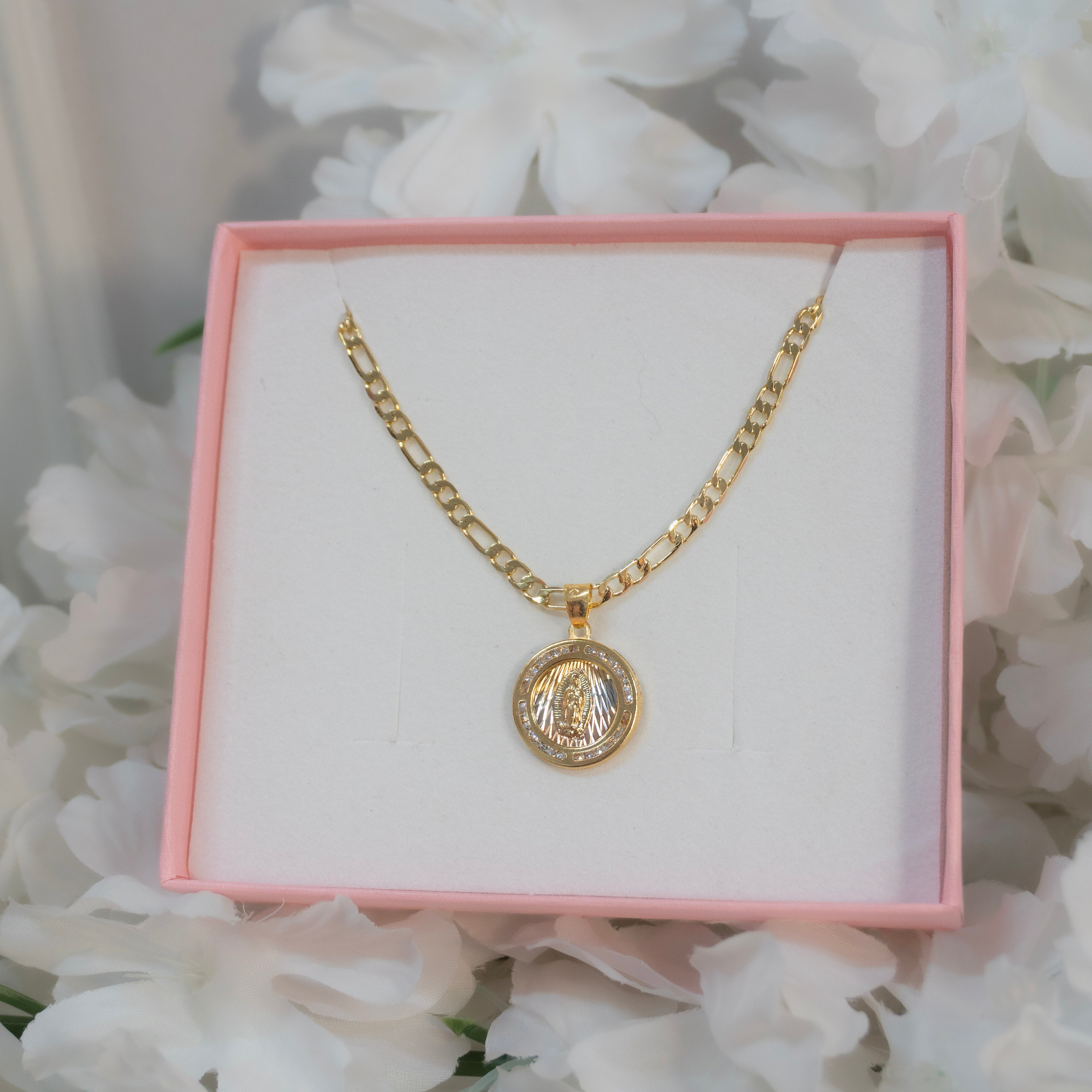 Collar Virgen de Guadalupe Zirconia Circular Mediana