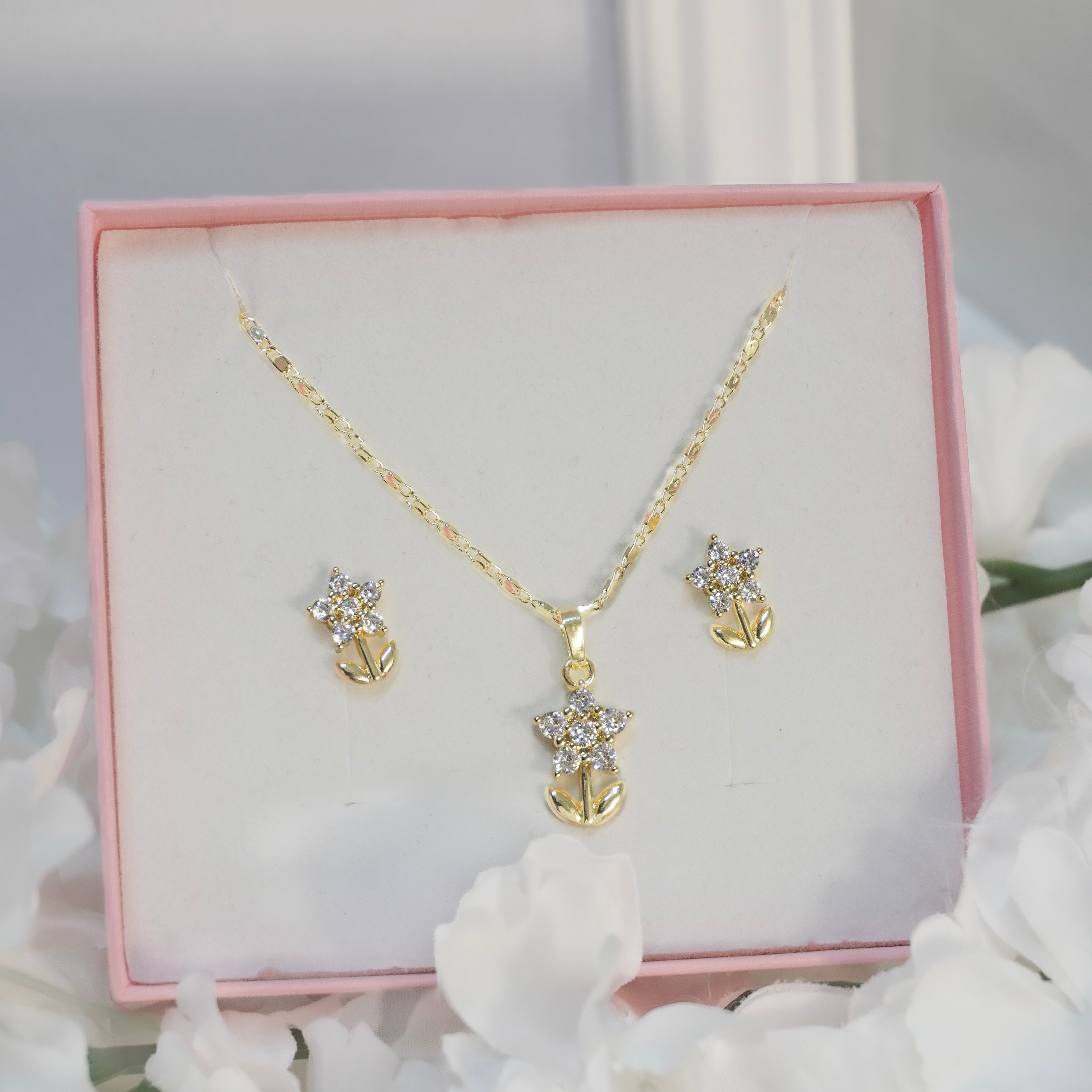 Juego Flor Delicada con Aretes