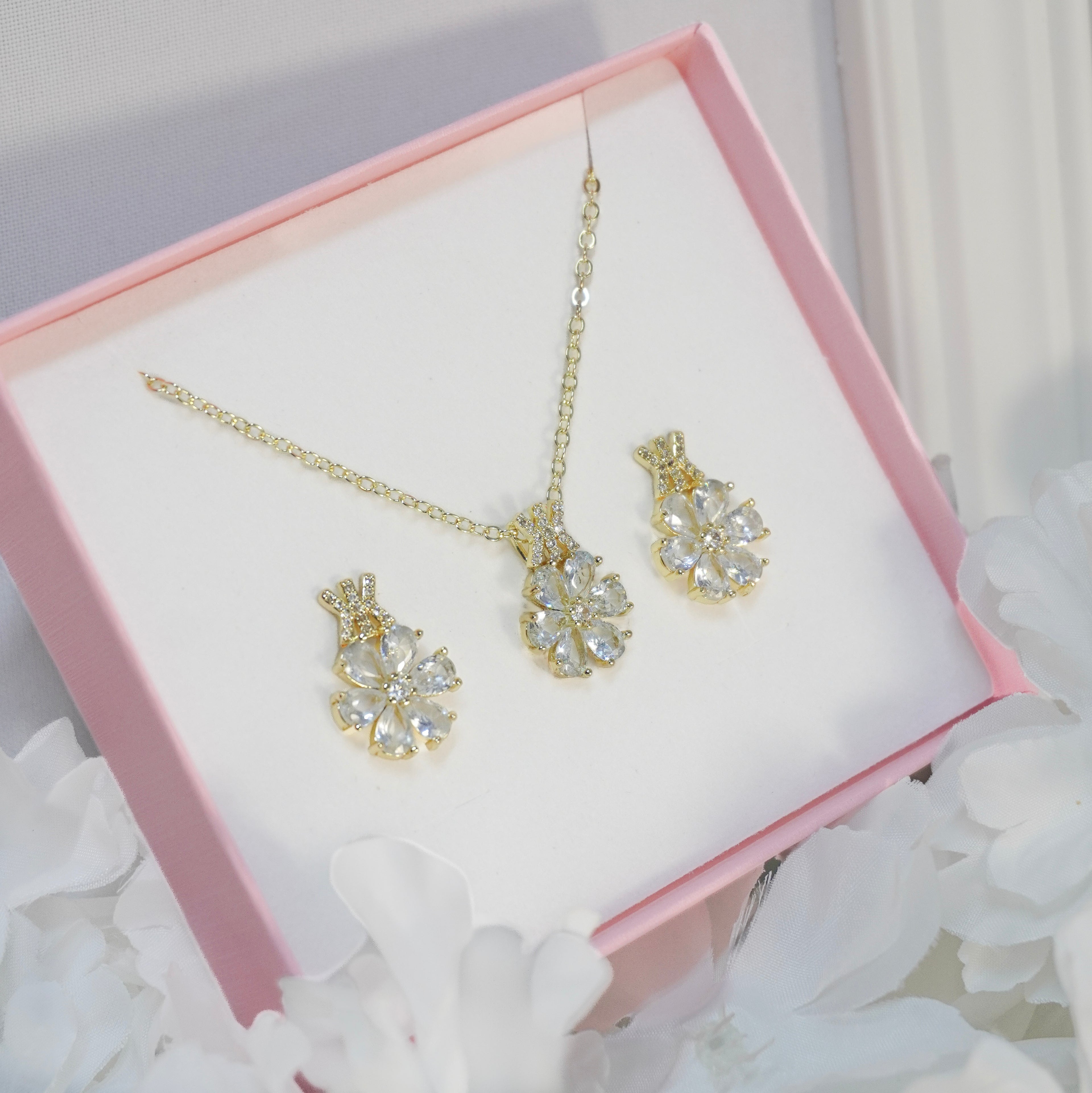 Juego Flor Radiante con Aretes