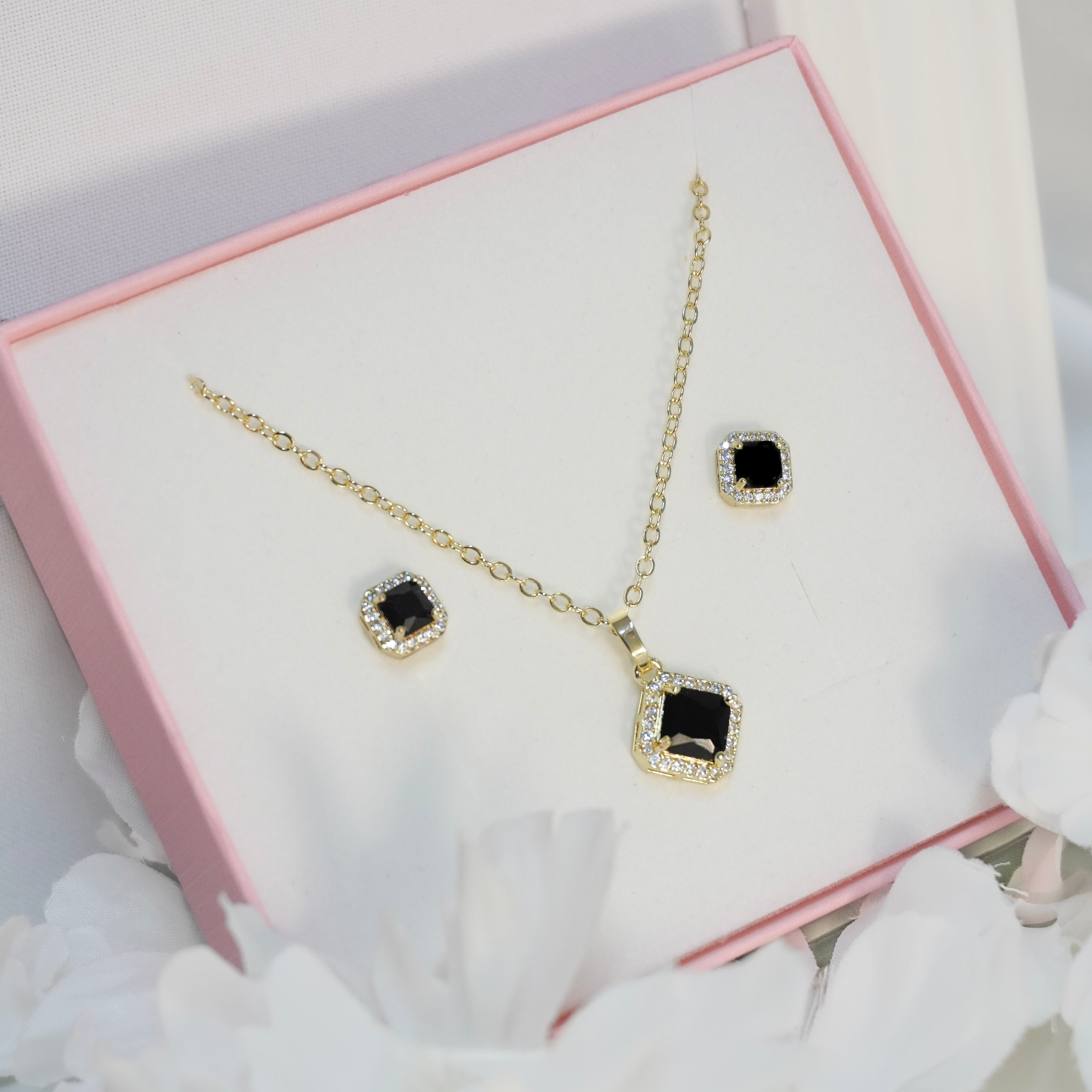 Juego Rombo Negro con Aretes