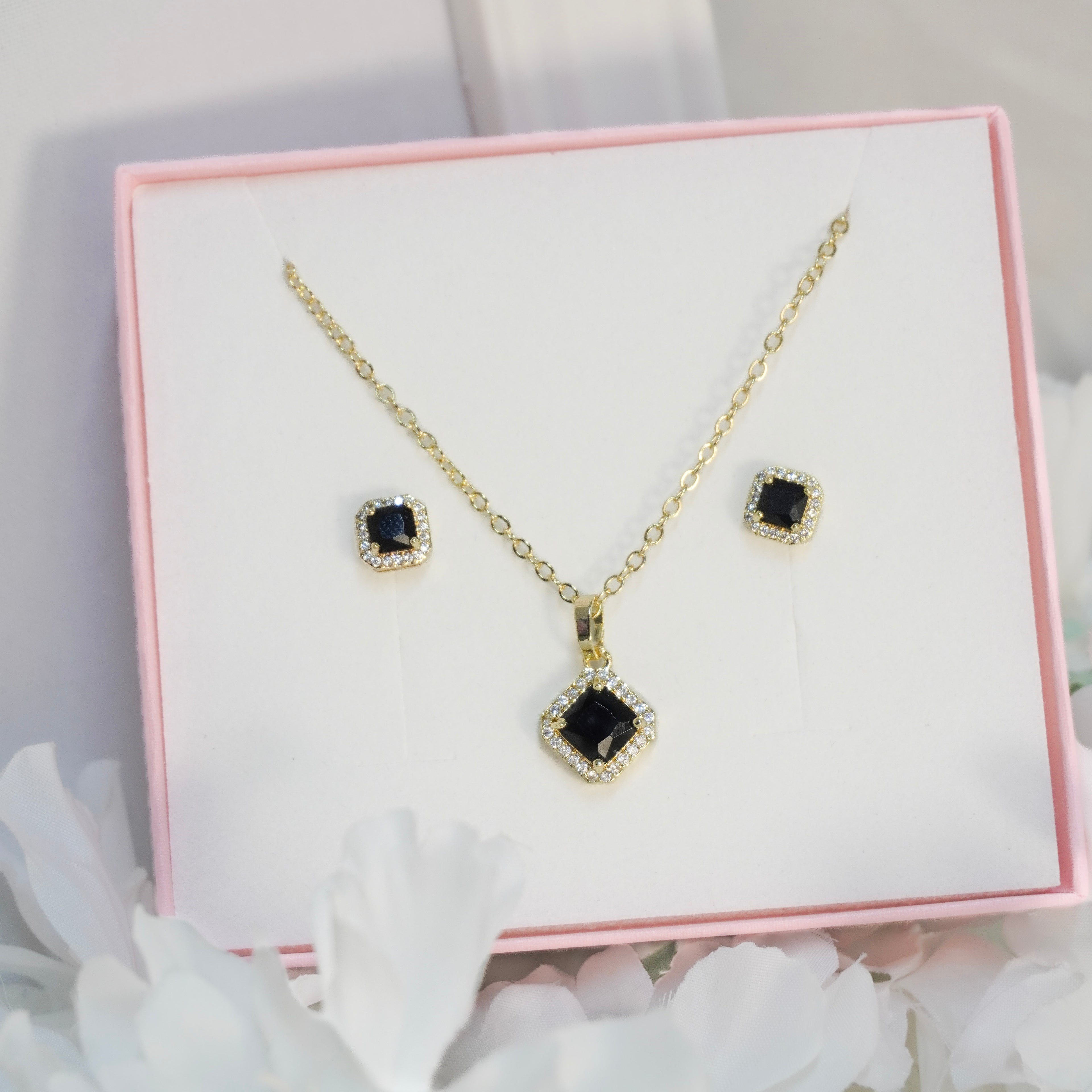 Juego Rombo Negro con Aretes