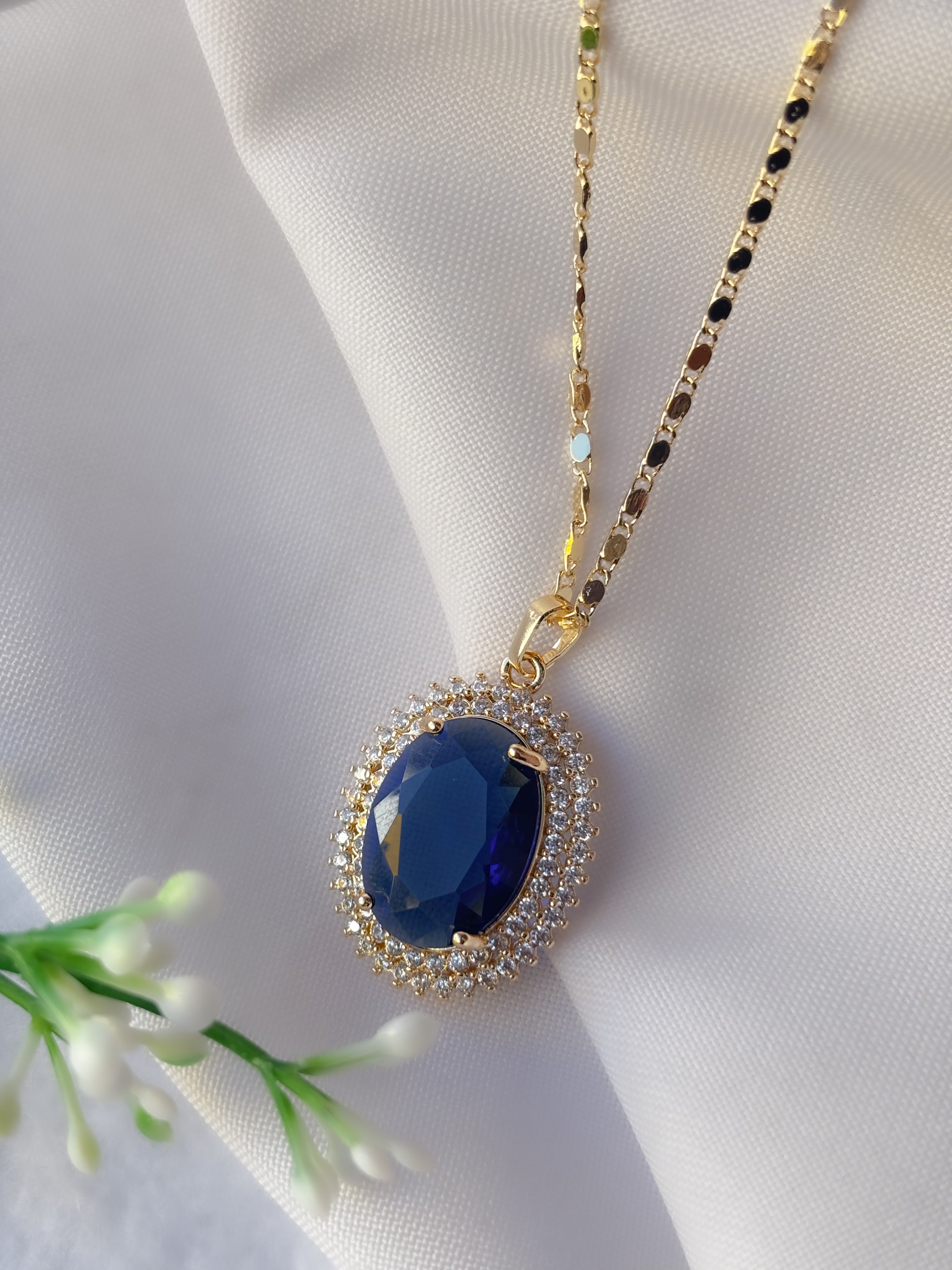 Collar Con Dije Ovalado Azul