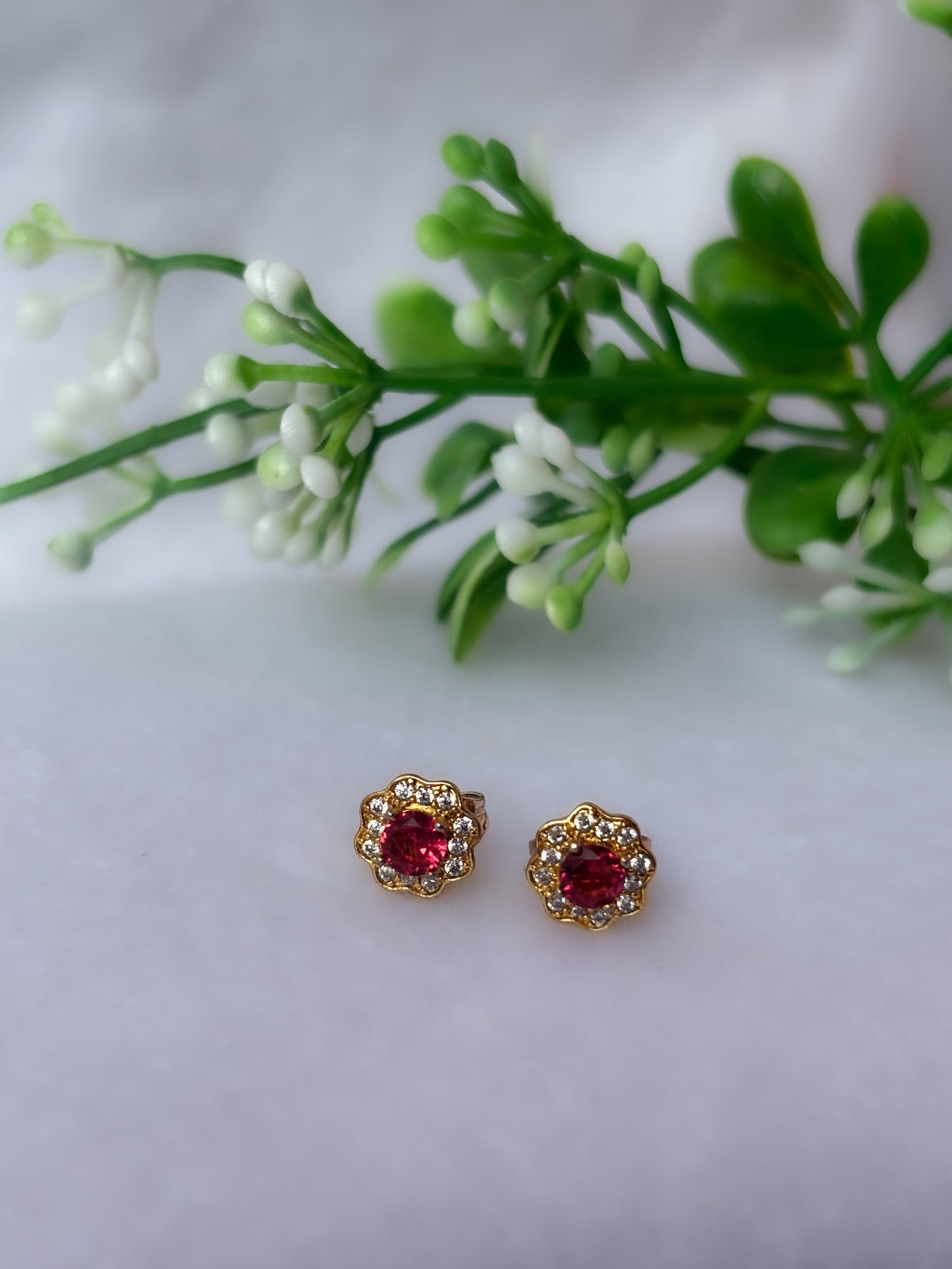 Arete mini Flor Gema Roja