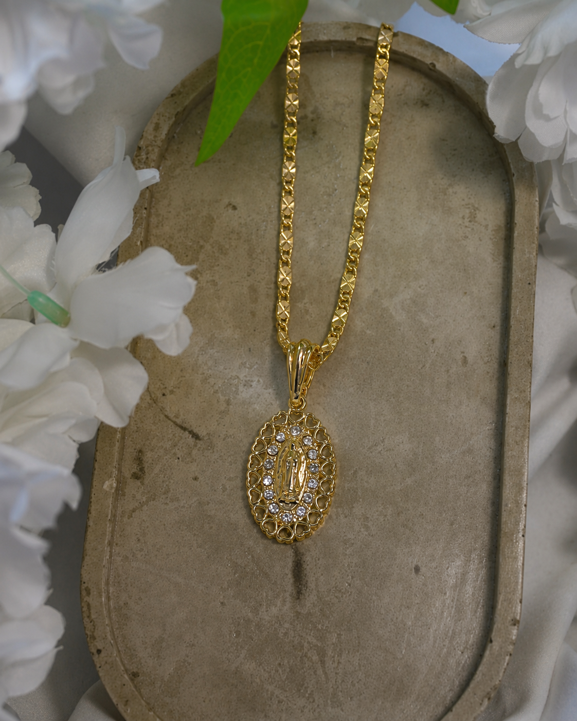 Virgen Ovalada Premium Zirconias
