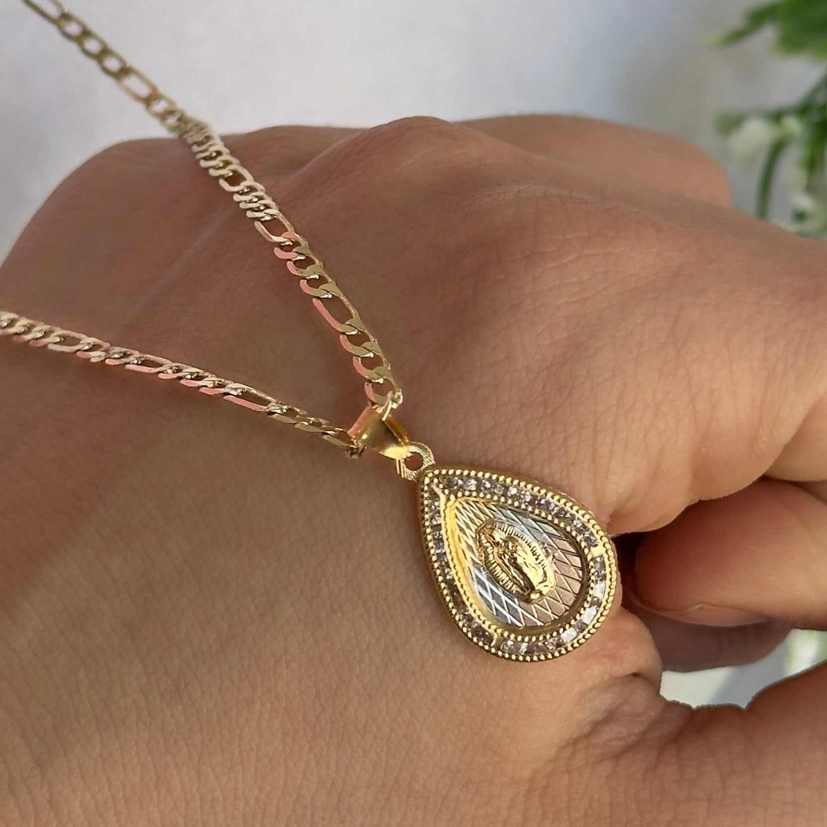 Collar Virgen de Guadalupe Zirconia Gota Grande