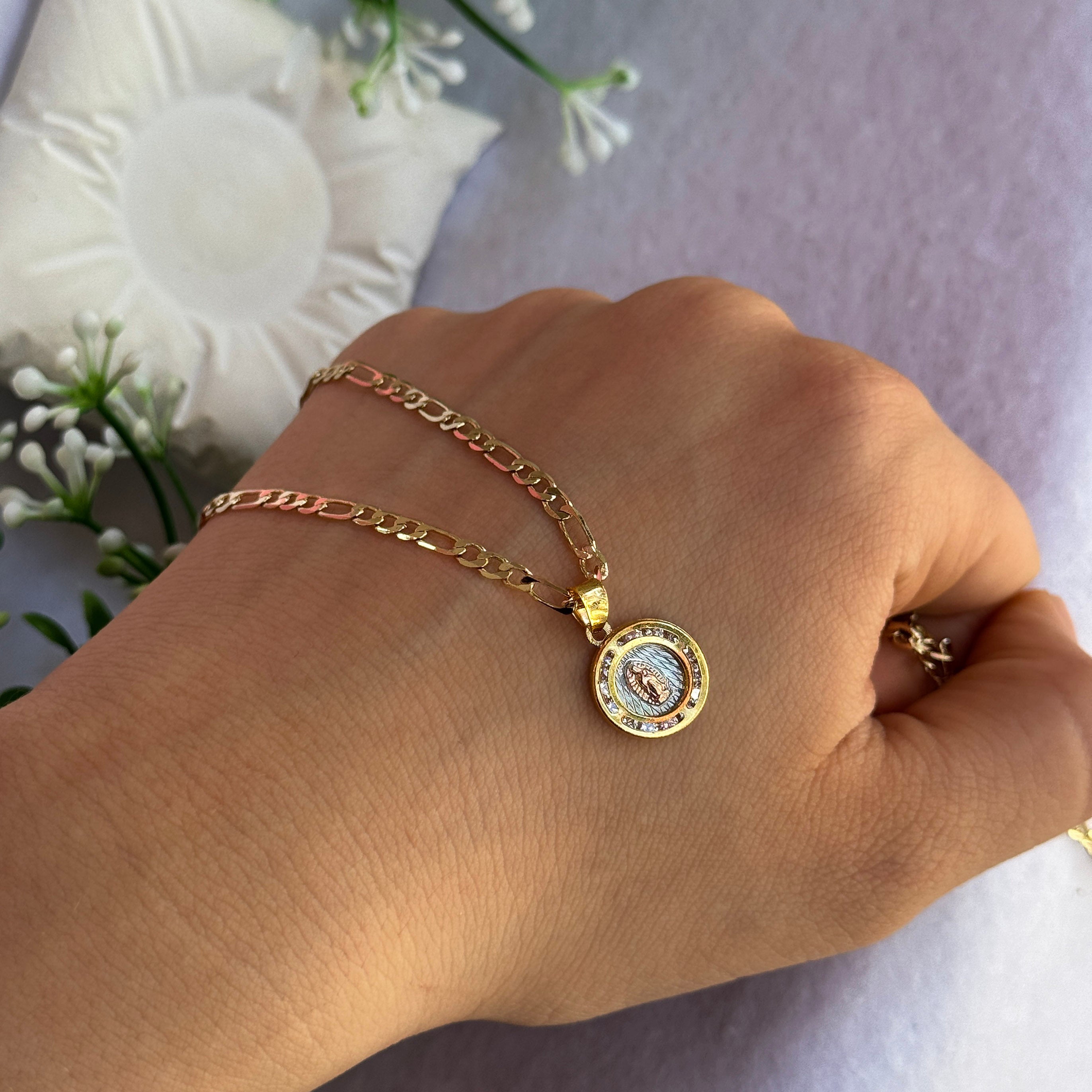 Collar Virgen de Guadalupe Zirconia Circular Chica