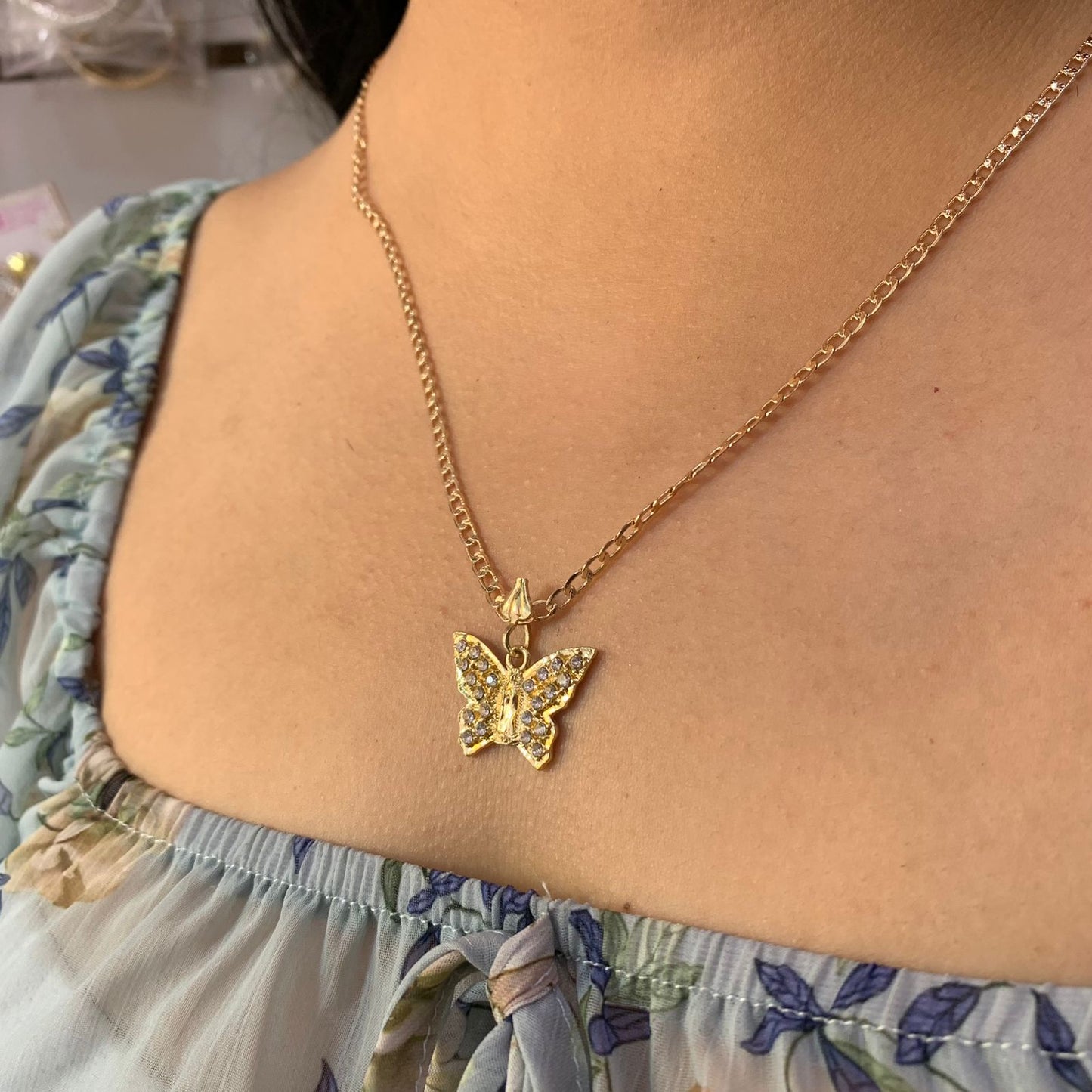 Collar Virgen Mariposa