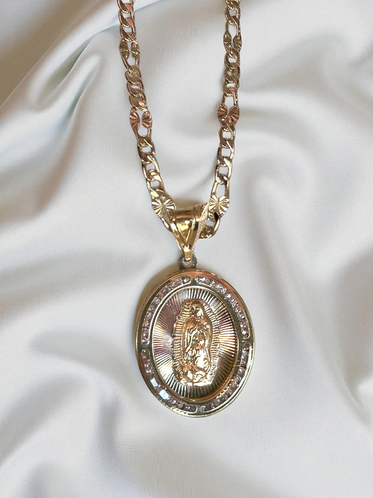 Collar con Virgencita Ovalada Grande