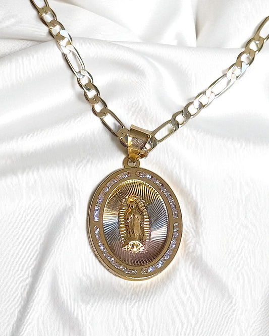 Collar con Virgencita Ovalada Grande