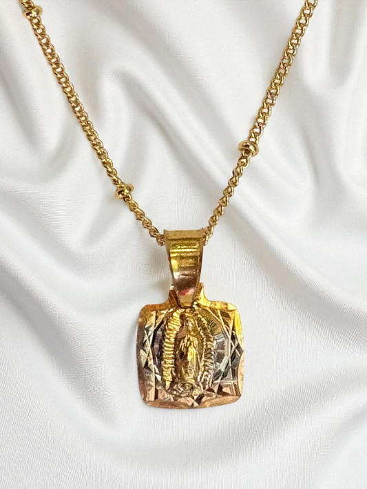 Collar Virgencita Cuadrada 3 Oros